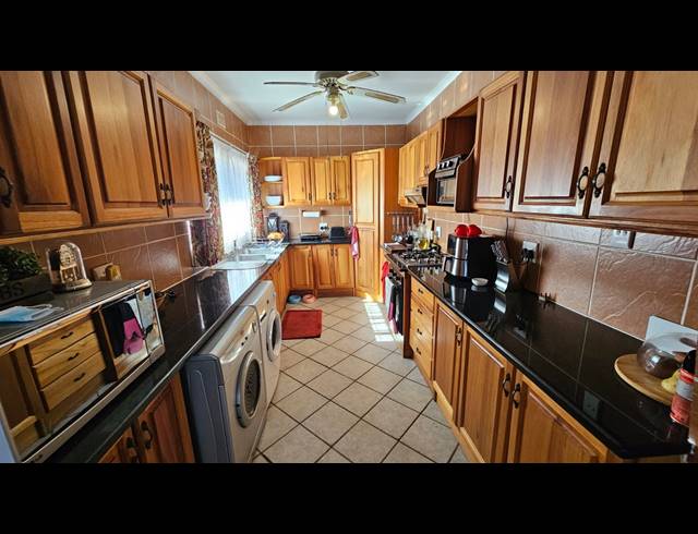 3 BEDROOM HOUSE FOR SALE IN PANORAMA
